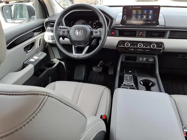 Used 2023 Lunar Silver Metallic Honda EX-L image 4