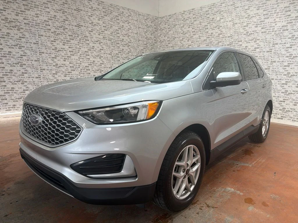 Used 2023 Iconic Silver Metallic Ford SEL image 3
