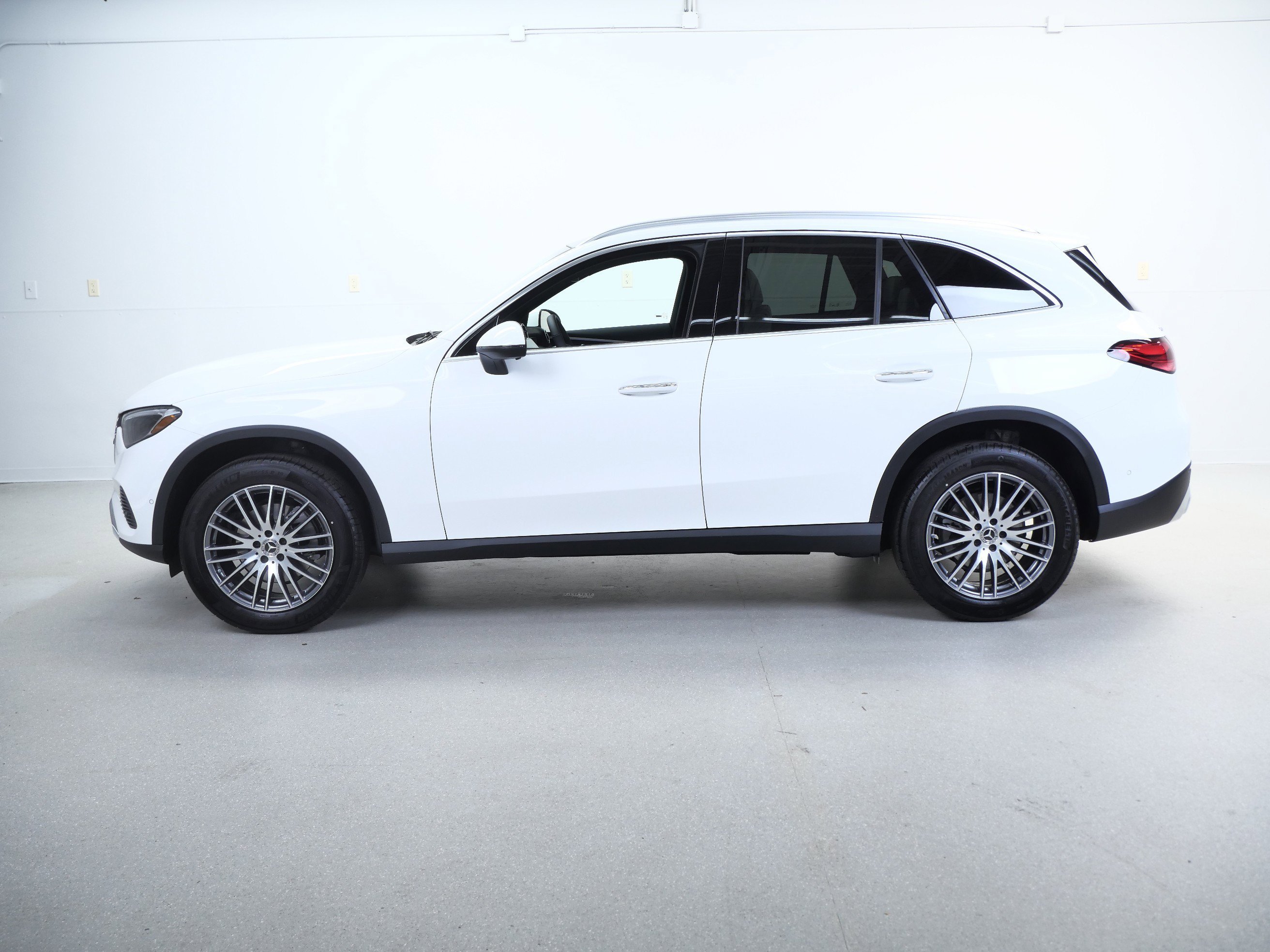 New 2026 Polar White Mercedes-Benz GLC 300 image 5