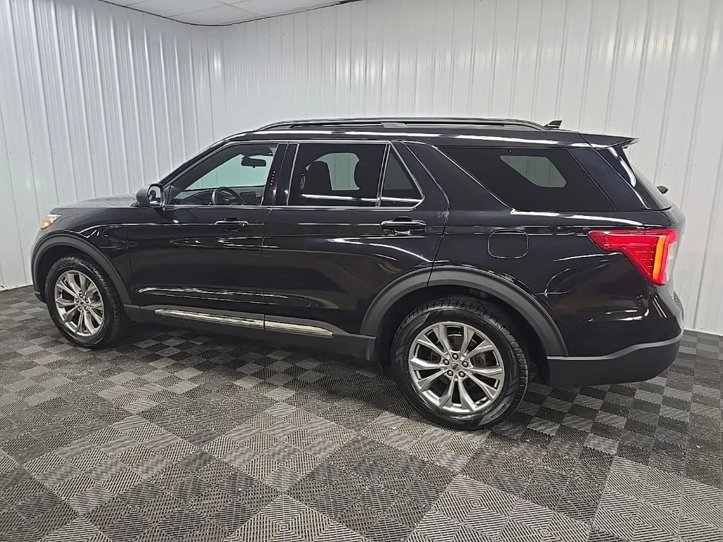 Used 2020 Black Ford XLT image 4