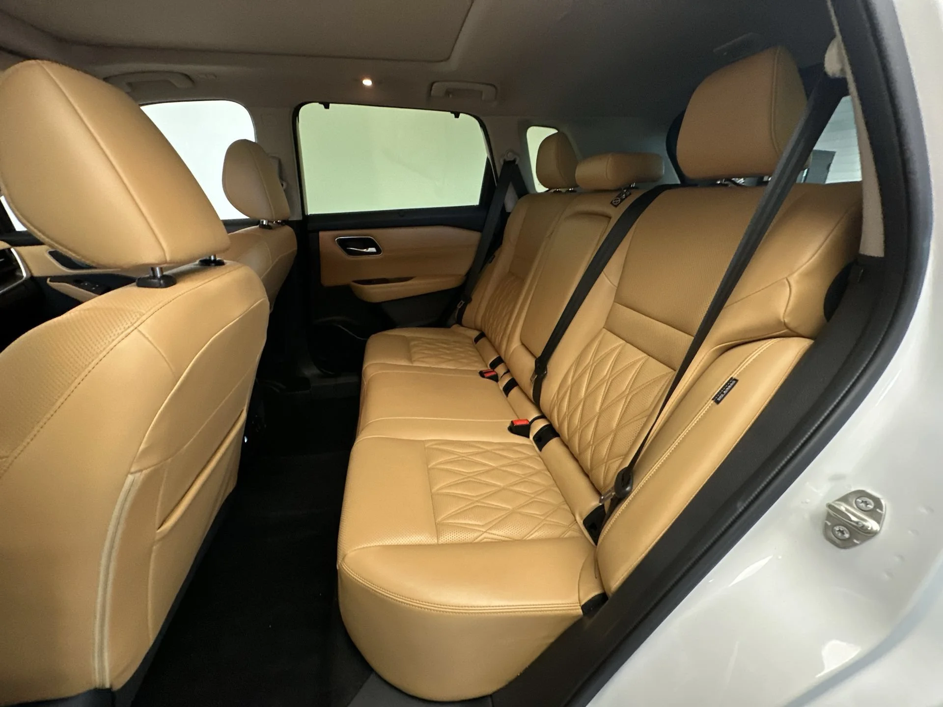 Used 2023 Pearl White Tricoat Nissan Platinum image 23