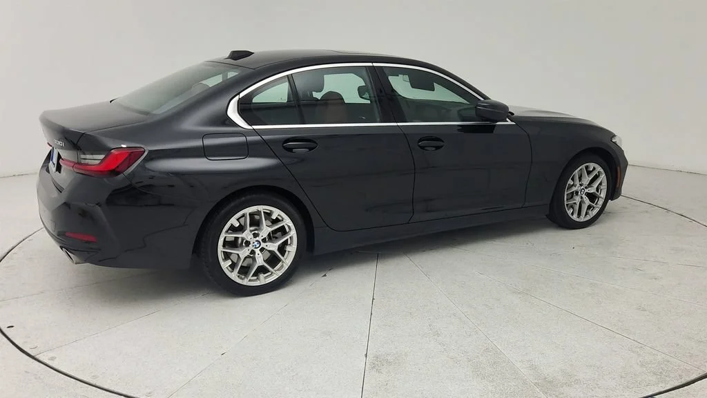 2025 BMW 3 Series 330i - Photo 7