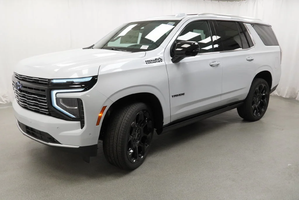 New 2026 Polar White Tricoat Chevrolet High Country image 4