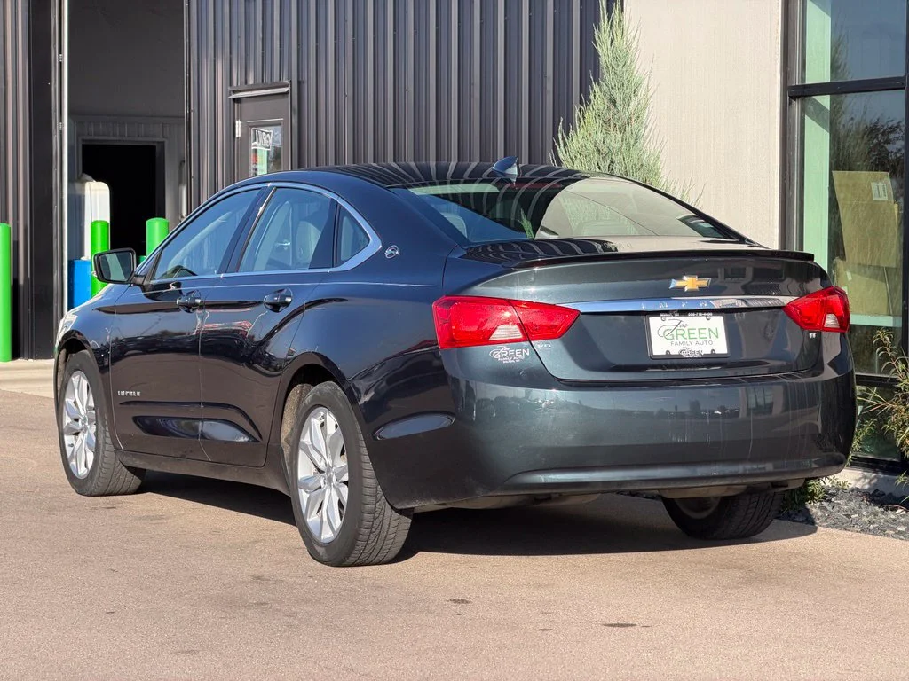 Used 2018 Gray Chevrolet LT image 3