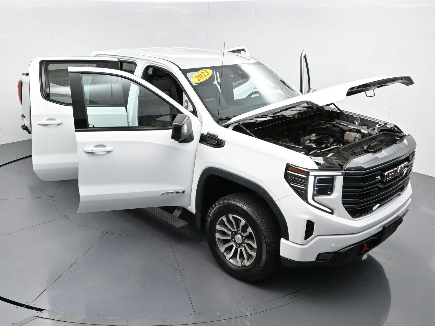 Used 2023 SUMMIT WHITE GMC AT4 image 44