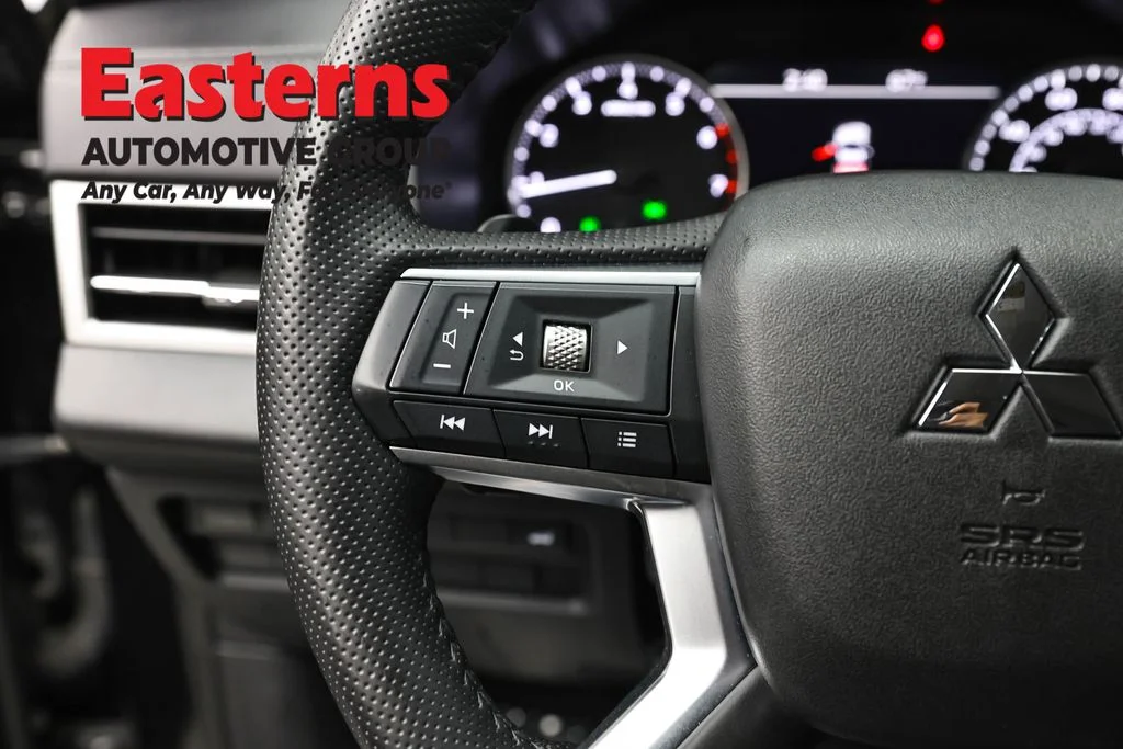 Used 2025 Black Mitsubishi SE image 15