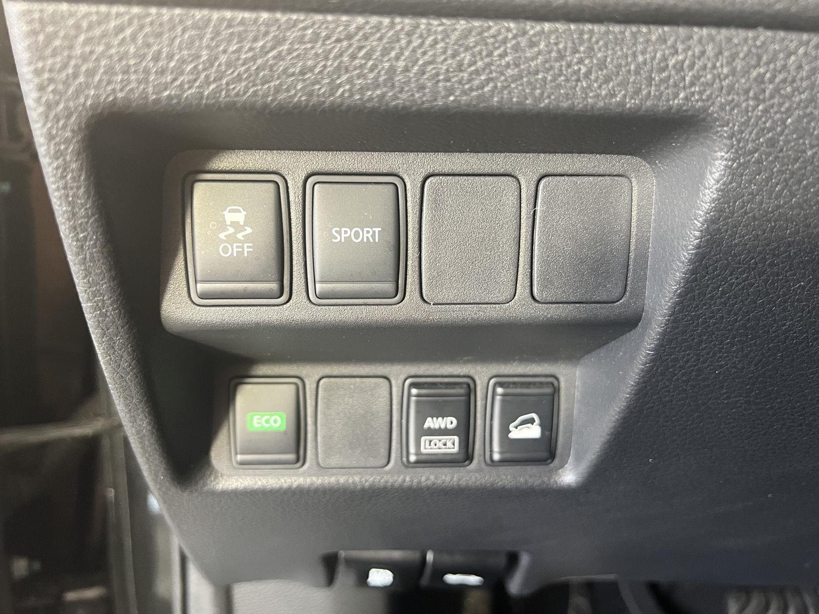 Used 2016 Magnetic Black Nissan SV image 9