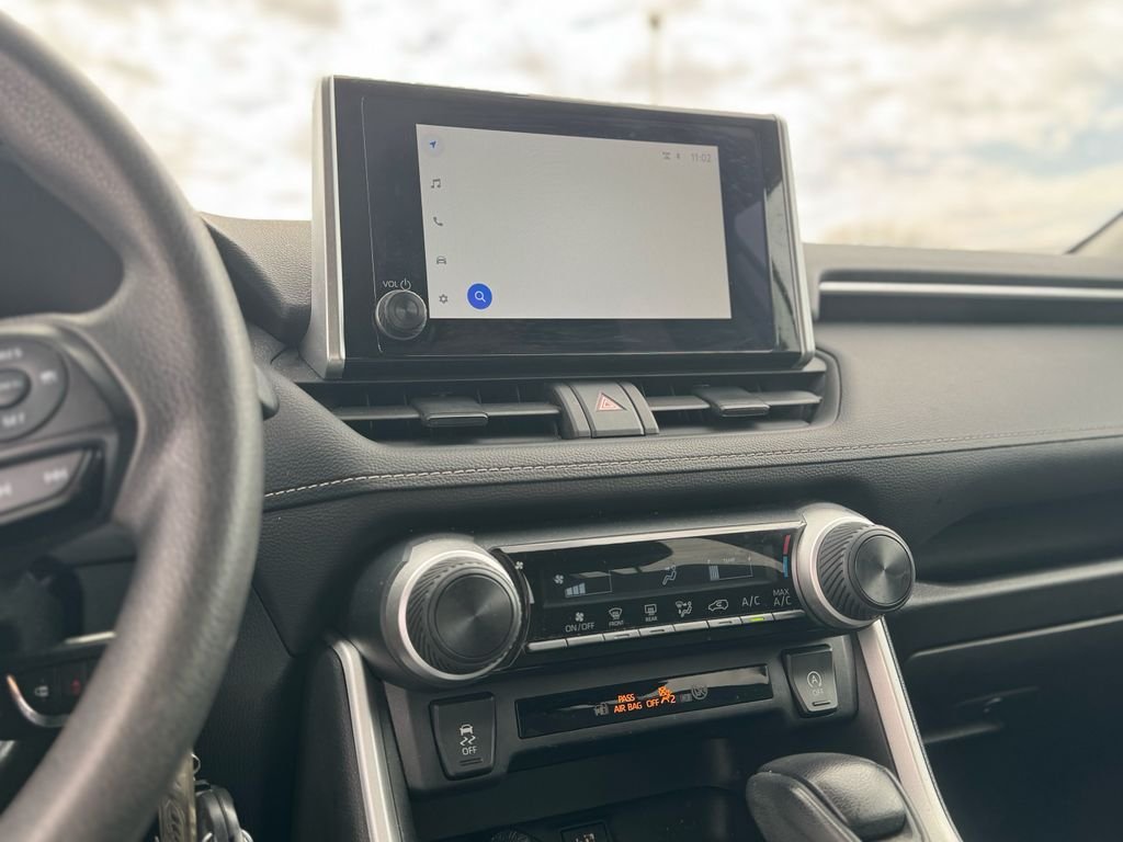 2023 Toyota RAV4 LE - Photo 9