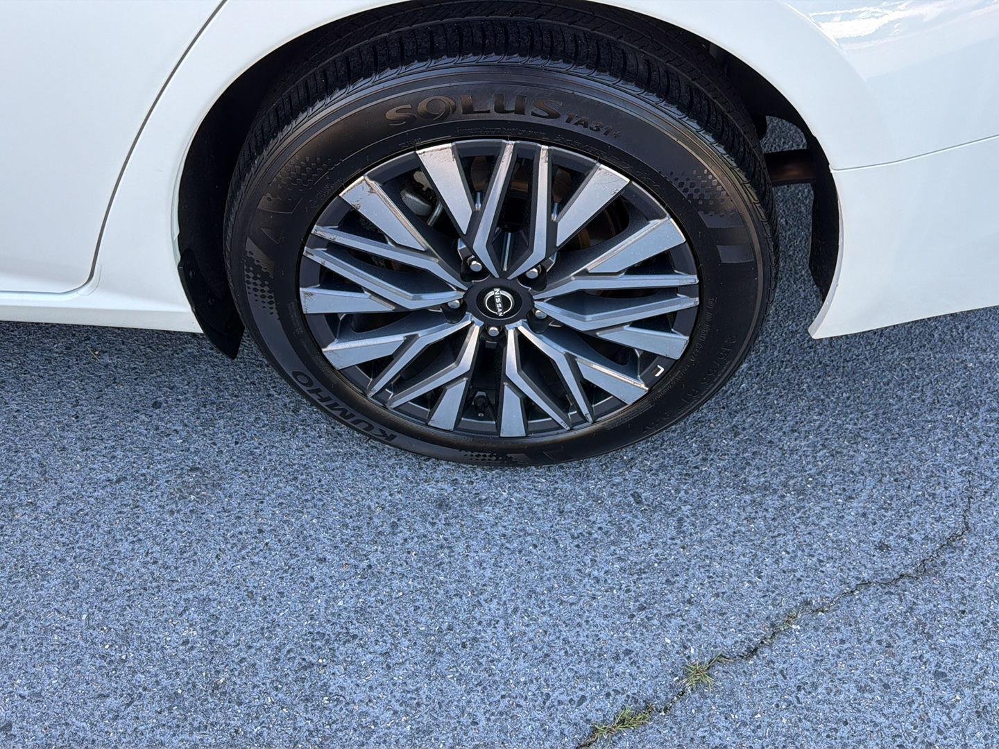 Used 2025 Glacier White Nissan SV image 36