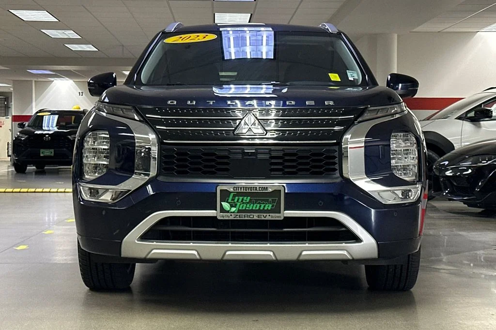 Used 2023  Mitsubishi SEL image 9