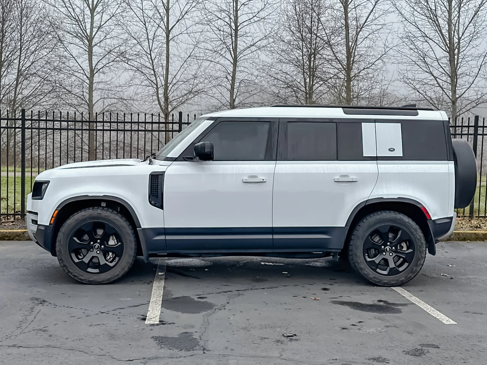 Used 2020  Land Rover  image 8