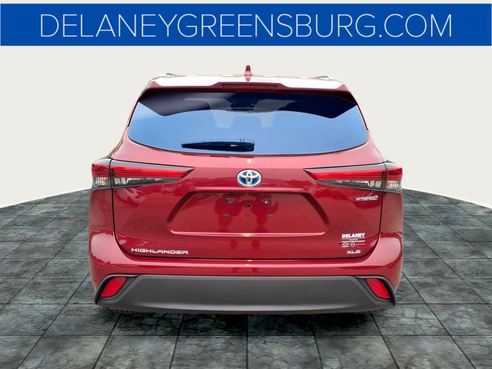 Used 2021 Ruby Flare Pearl Toyota XLE image 4