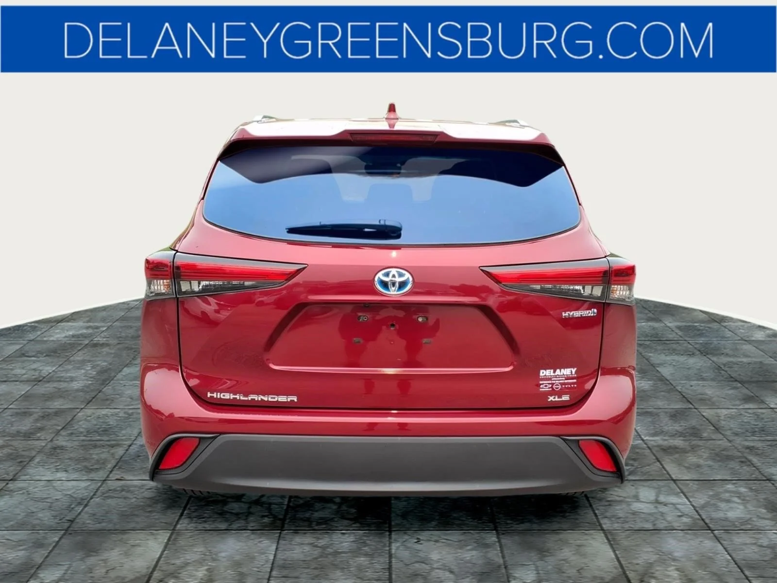 Used 2021 Ruby Flare Pearl Toyota XLE image 4