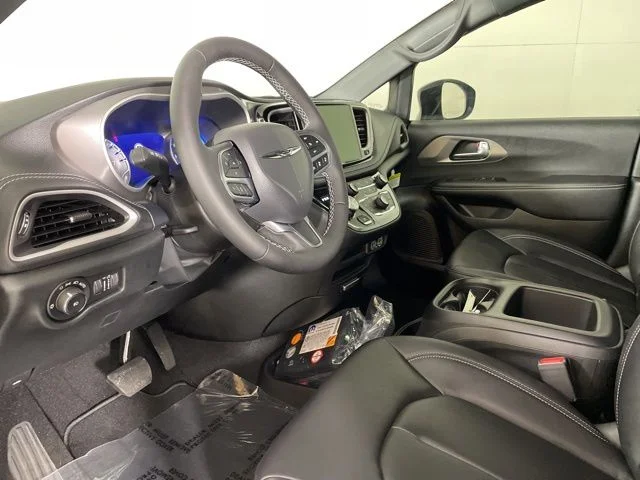2025 Chrysler Pacifica Select - Photo 22