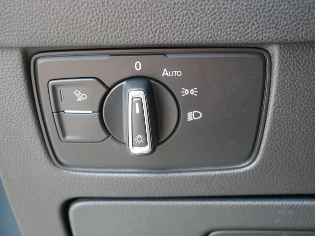 Used 2019 Gray Volkswagen 2.0T SEL image 24