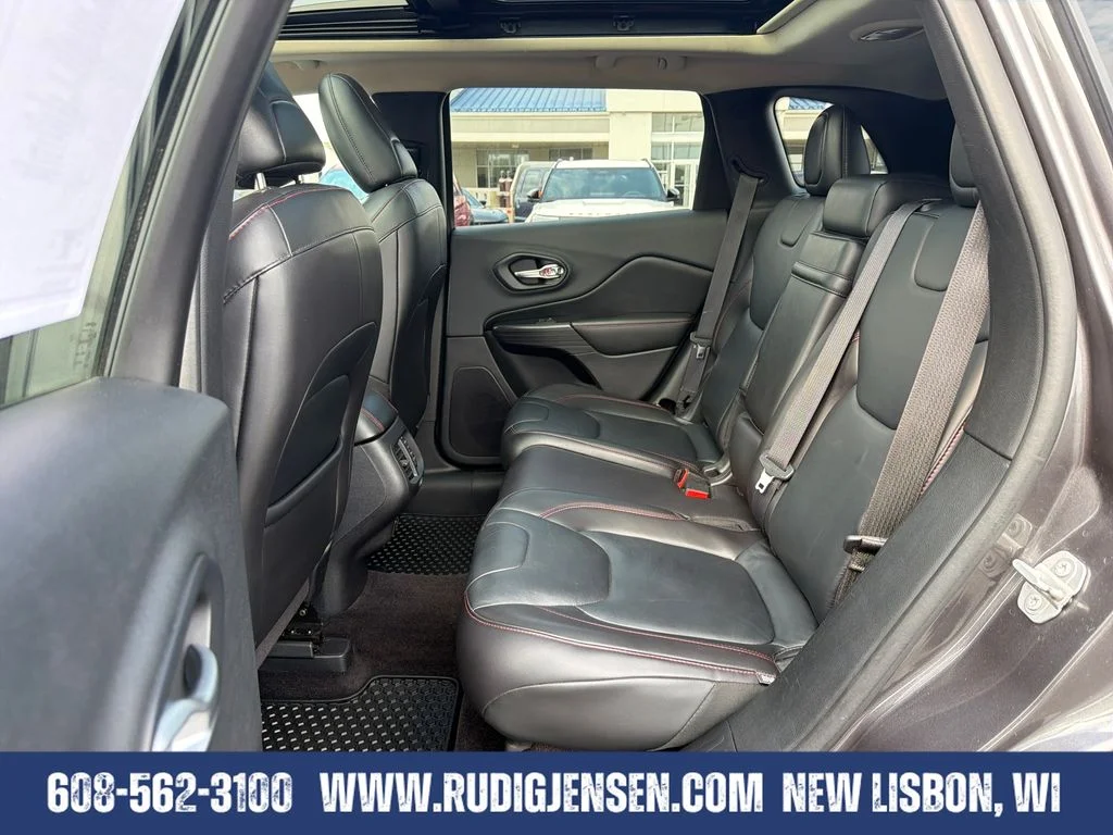 Used 2016 Gray Jeep Trailhawk image 25