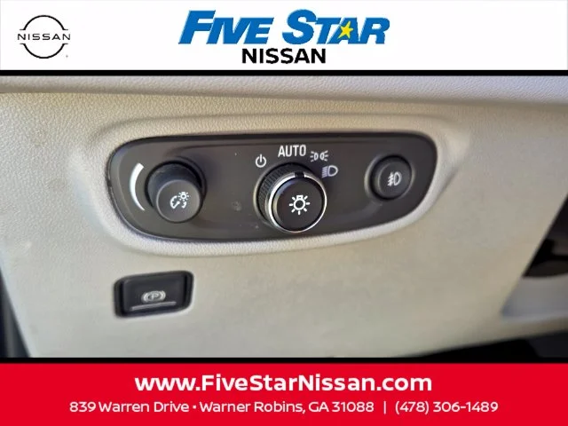Used 2023 Silver GMC SLT image 29