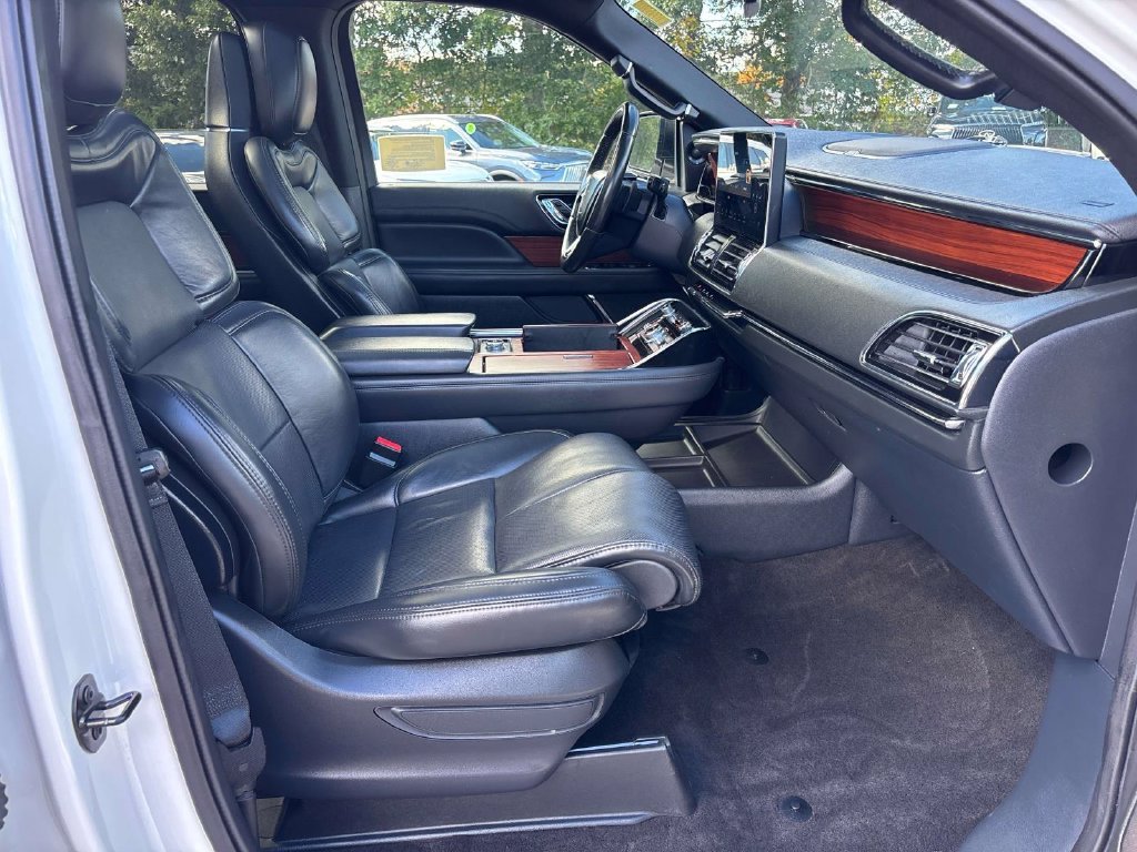 Used 2022 White Lincoln Reserve image 23