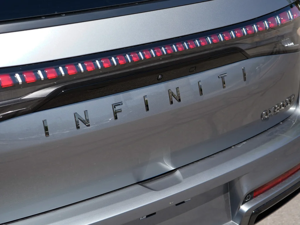 Certified Used 2026 Dynamic Metal/Black Obsidian INFINITI SPORT image 8