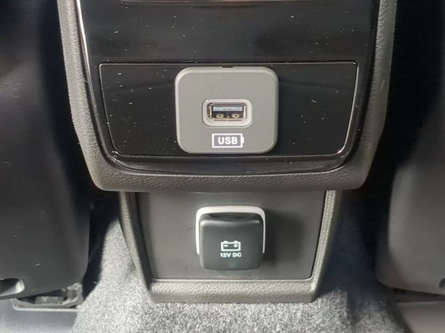 New 2026 Hydro Blue Pearl-Coat Exterior Paint Jeep Latitude image 16