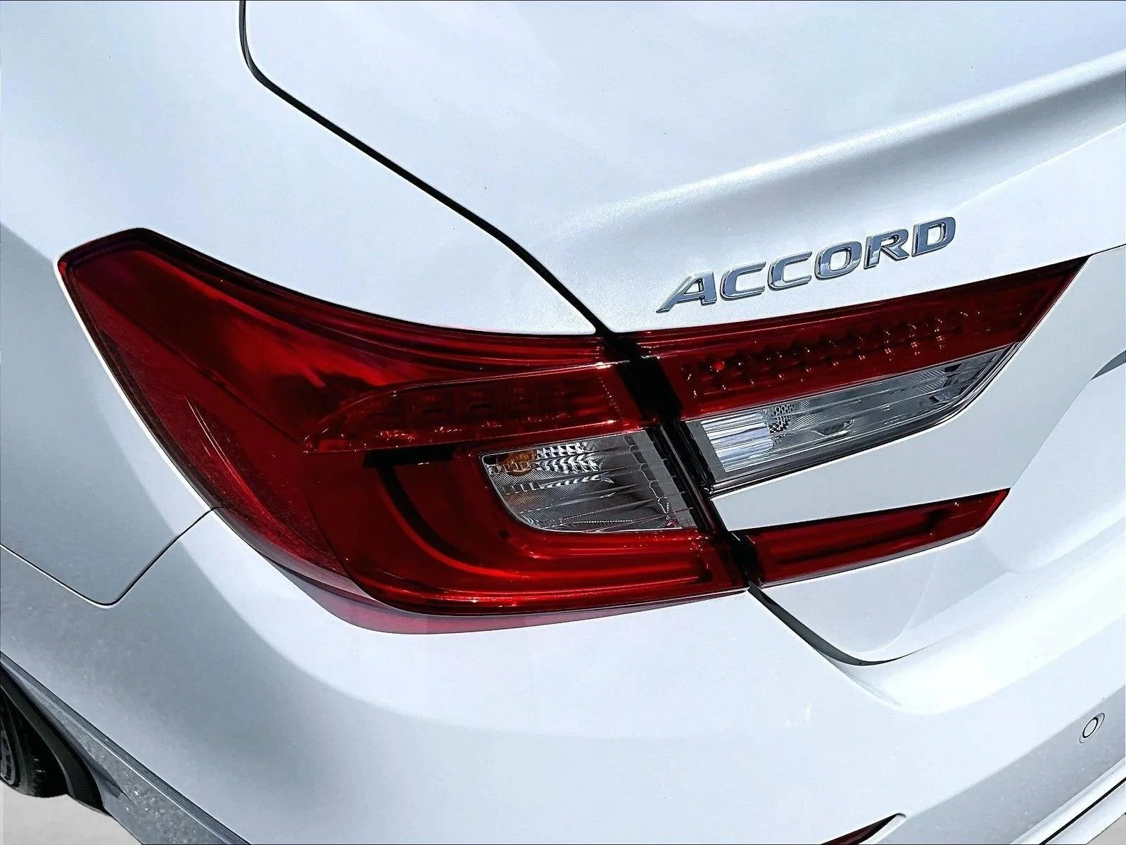 Used 2021 Platinum White Pearl Honda Touring image 29