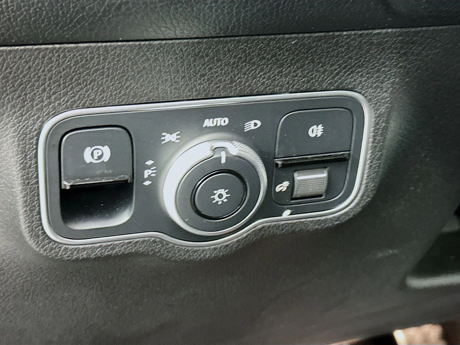 2025 Mercedes-Benz GLB GLB35 AMG - Photo 10