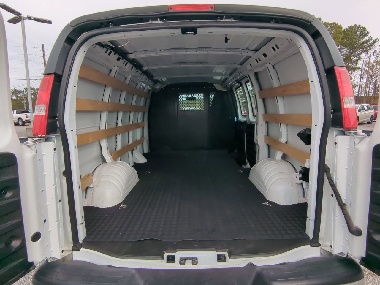 2024 GMC Savana Cargo Work Van - Photo 12