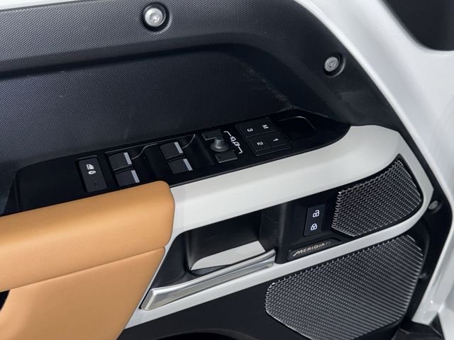 2024 Land Rover Defender SE - Photo 18