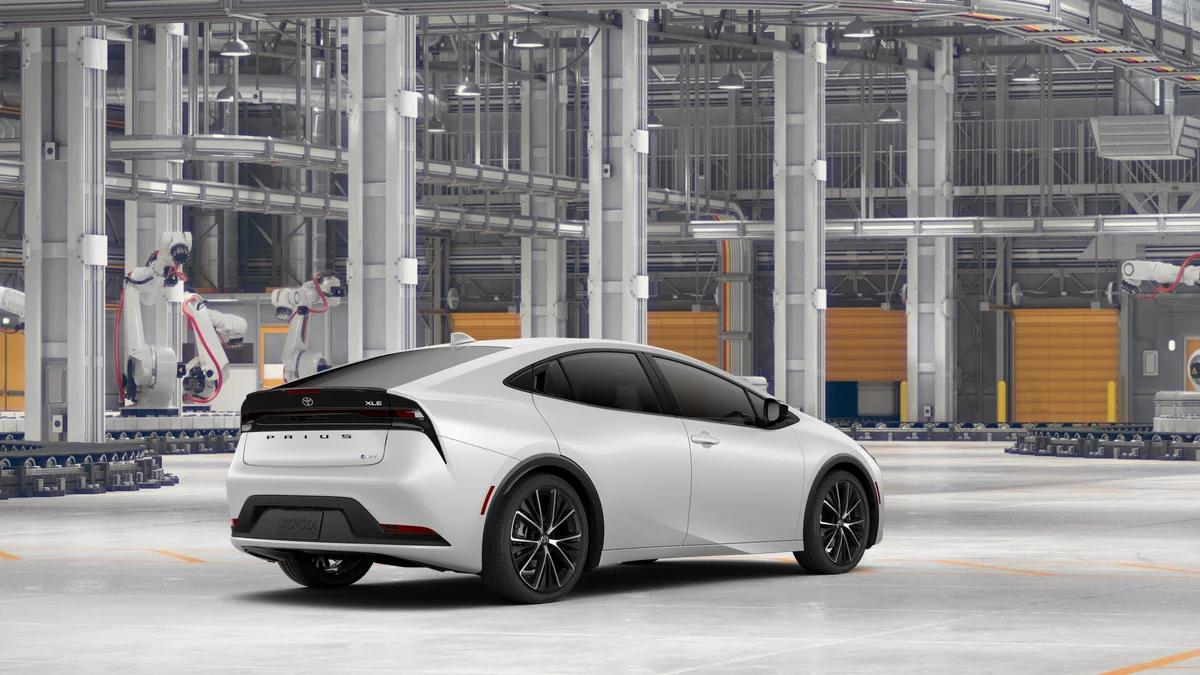 New 2027 Wind Chill Pearl Toyota XLE image 10