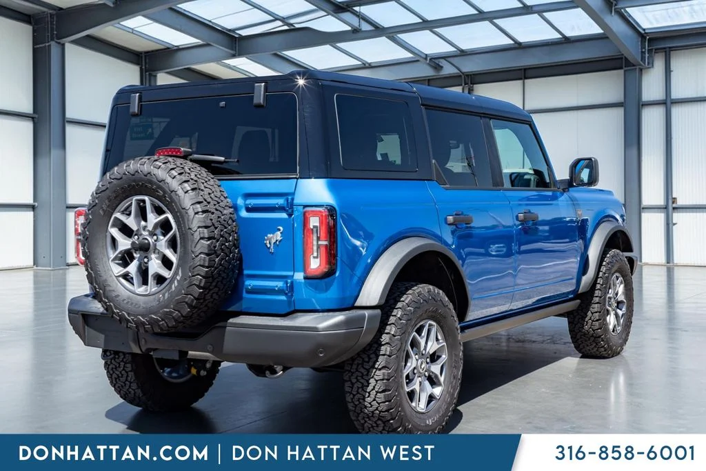 Used 2025 Blue Ford Badlands image 21