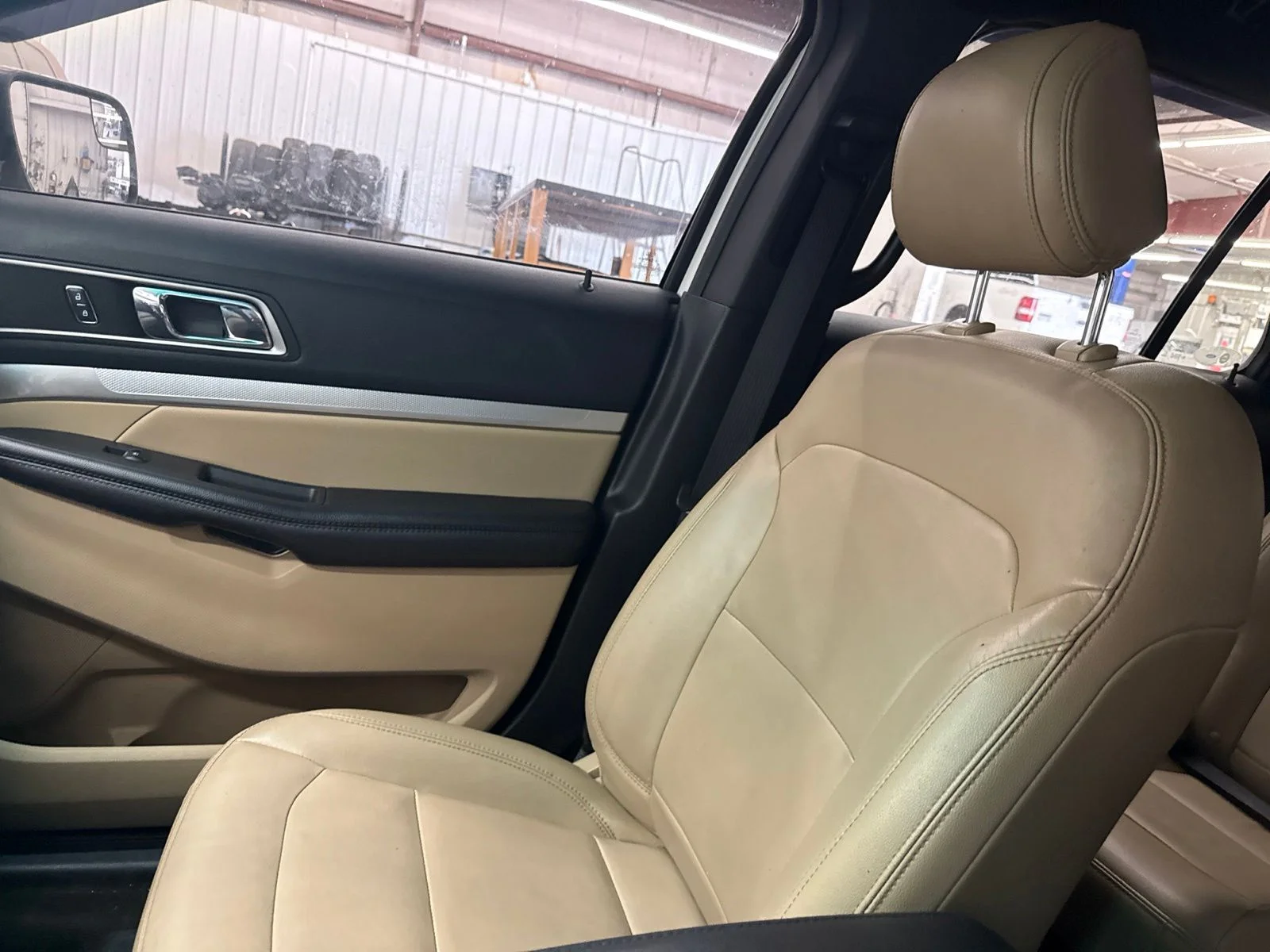Used 2016 White Platinum Clearcoat Metallic Ford XLT image 20