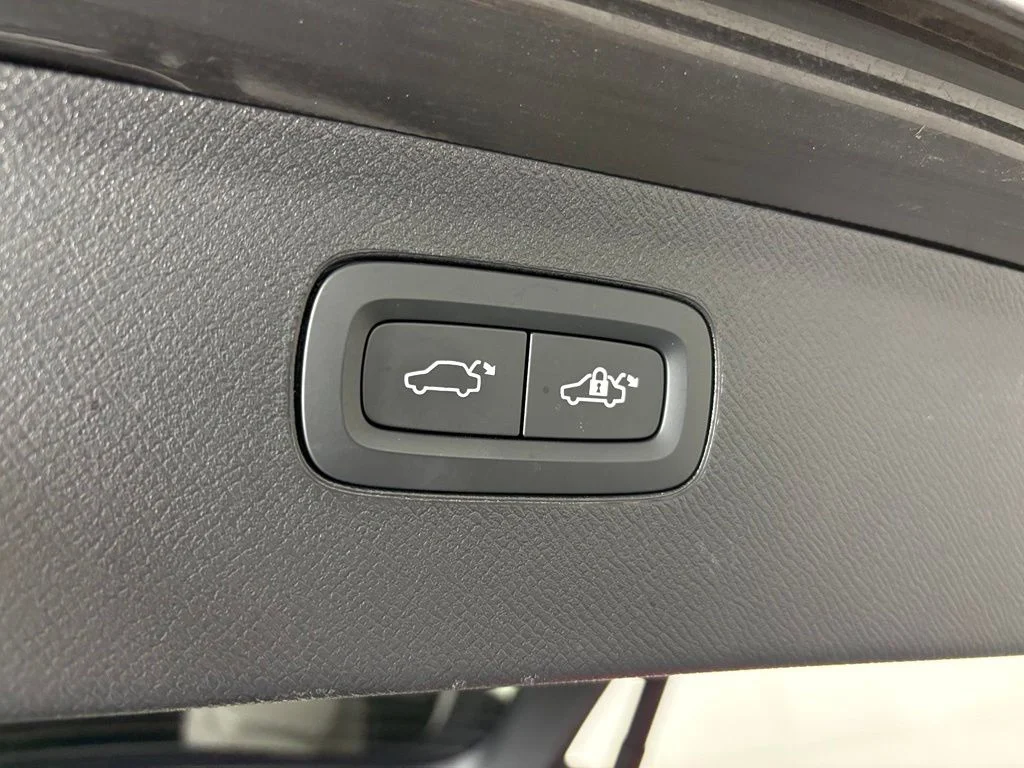 Used 2023 Gray Volvo B6 Plus 6-Seater image 37