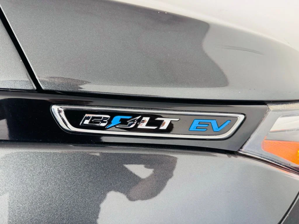 Used 2021 Gray Chevrolet LT image 28