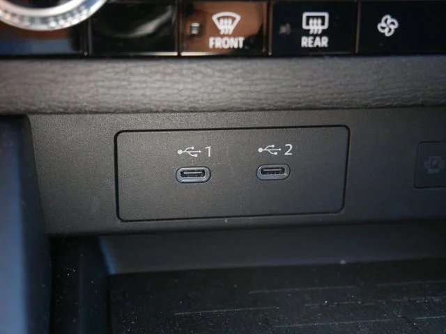 Used 2026 Labrador Black Pearl Mitsubishi SE image 25