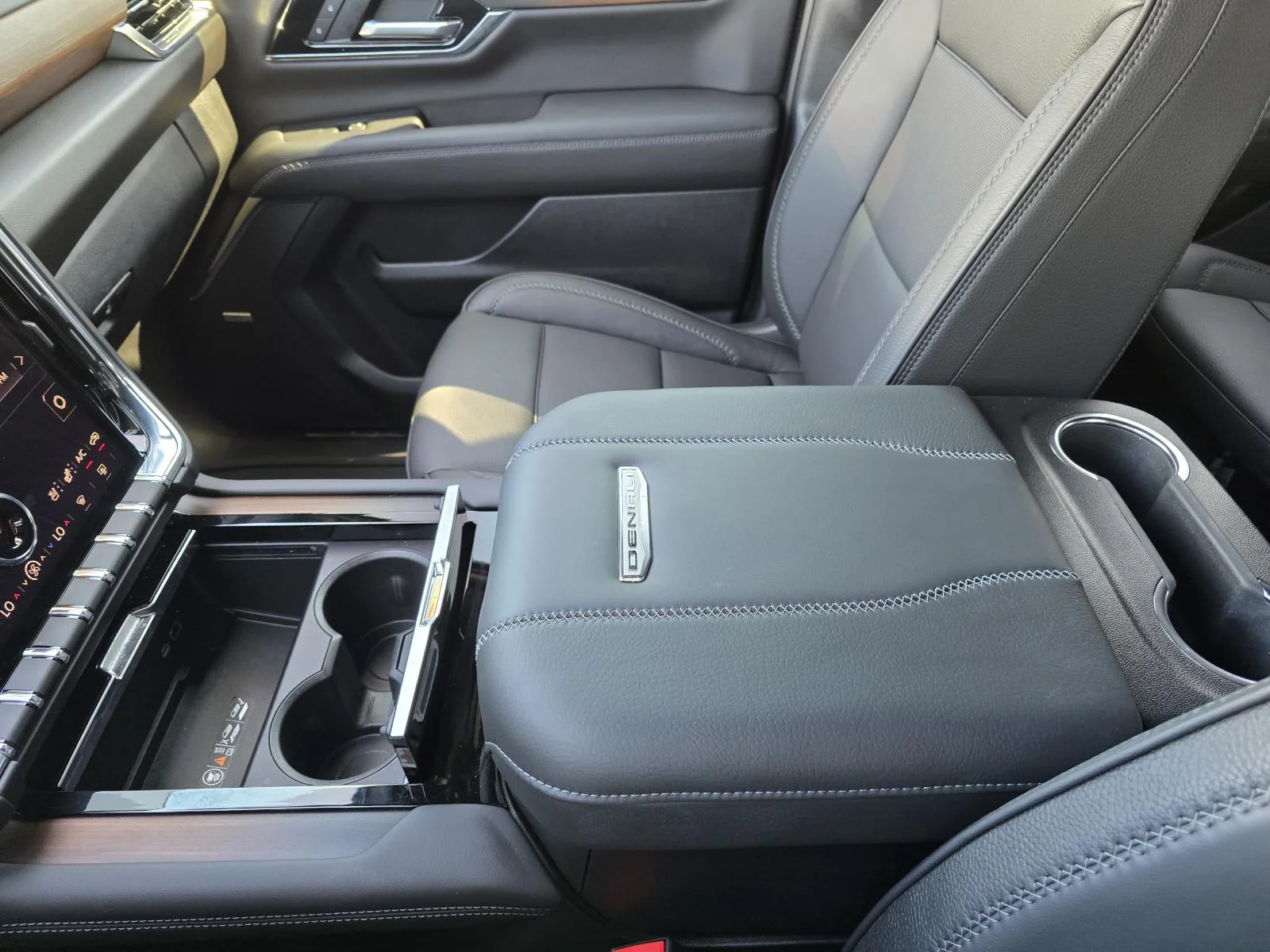 Used 2026 Onyx Black GMC Denali image 16