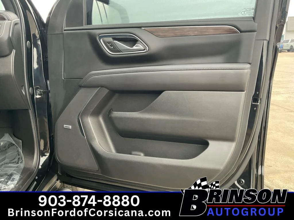 Used 2022 Black Chevrolet Z71 image 20