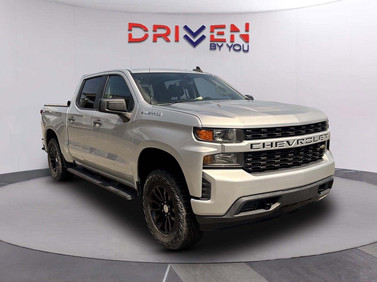 Used 2022 SILVER ICE METALLIC Chevrolet Custom image 2