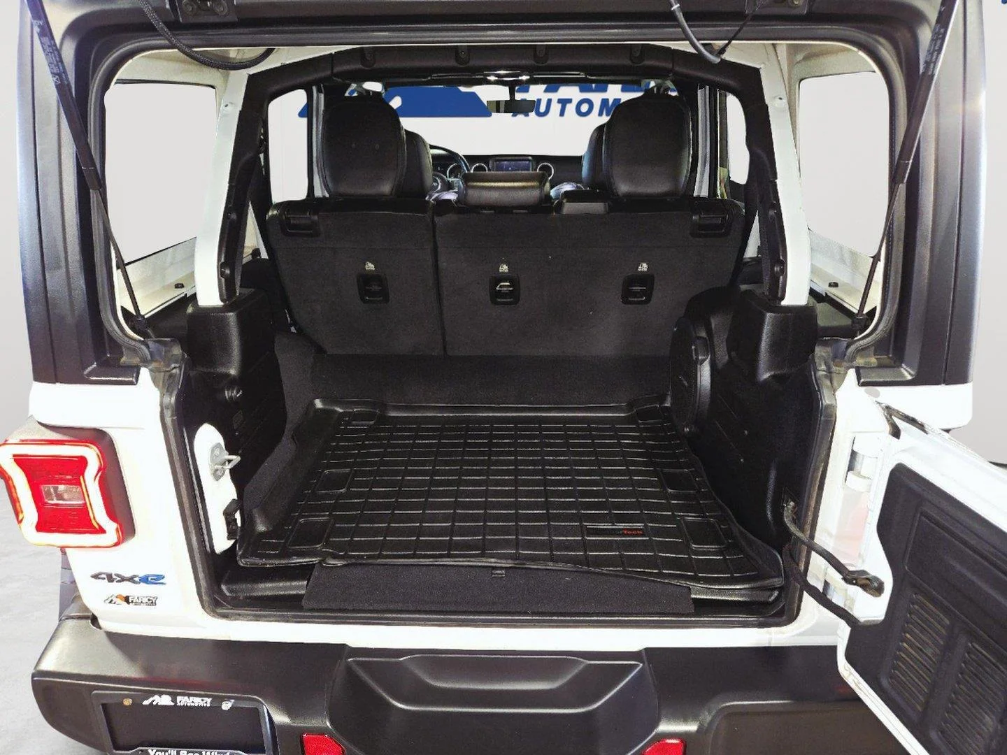 Used 2022 Bright White Clearcoat Jeep Unlimited Rubicon image 35