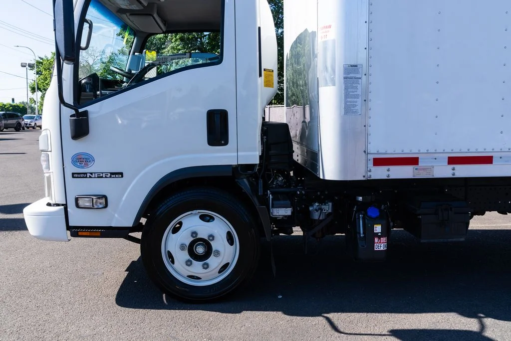 Used 2023  Isuzu  image 4