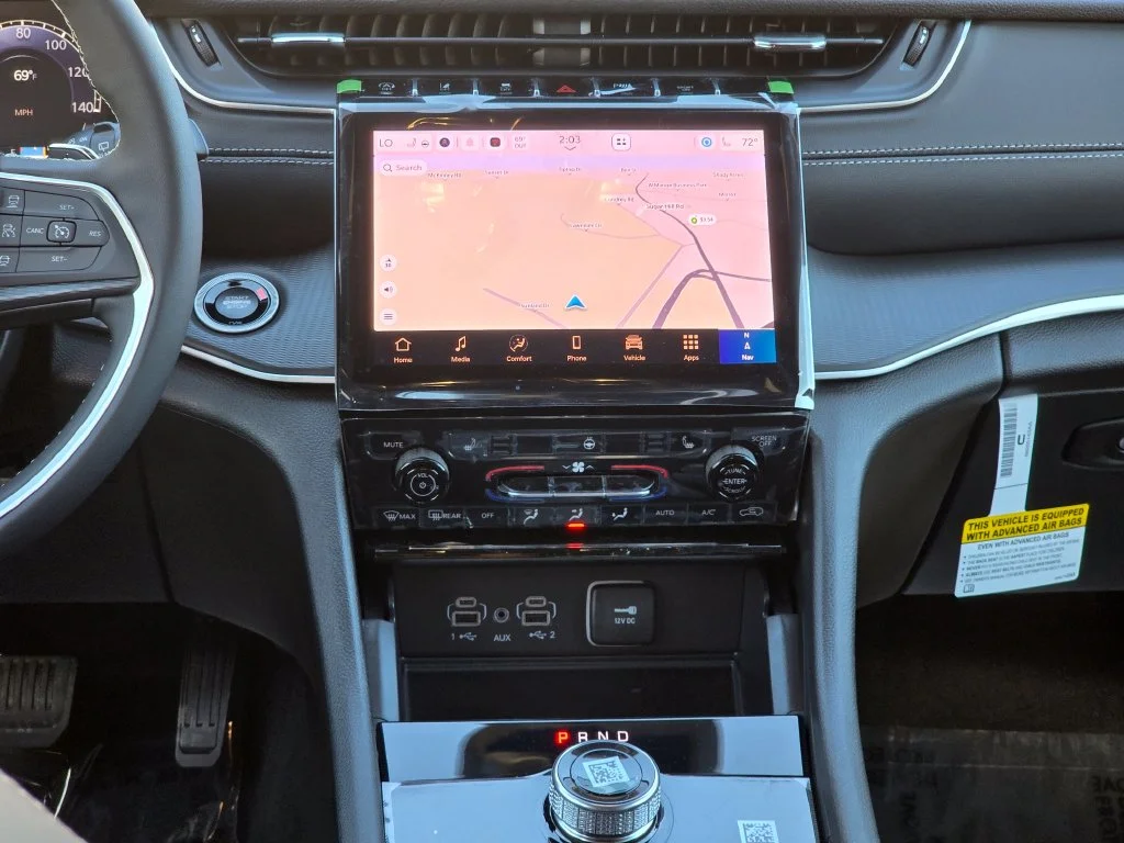 New 2027 White/off-white Jeep Laredo X image 30