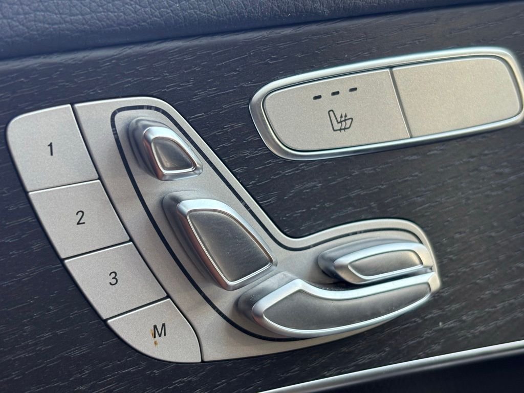 Used 2022 Black Mercedes-Benz GLC 300 image 9