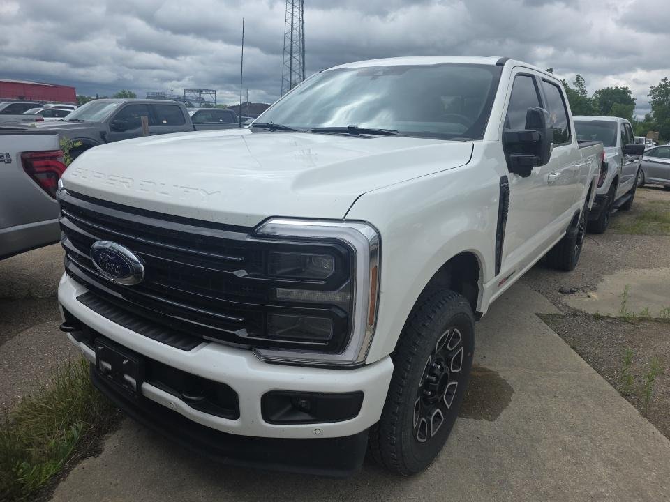2025 Ford F-250 Platinum 4x4 Crew Cab 160 in's photo