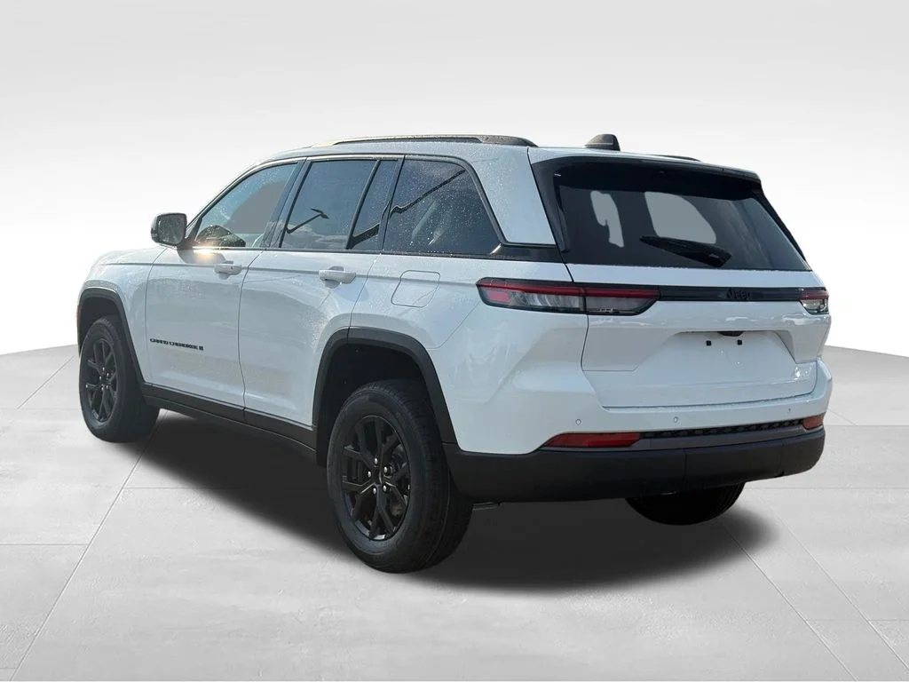 New 2026 Bright White Clear-Coat Exterior Paint Jeep Altitude image 4
