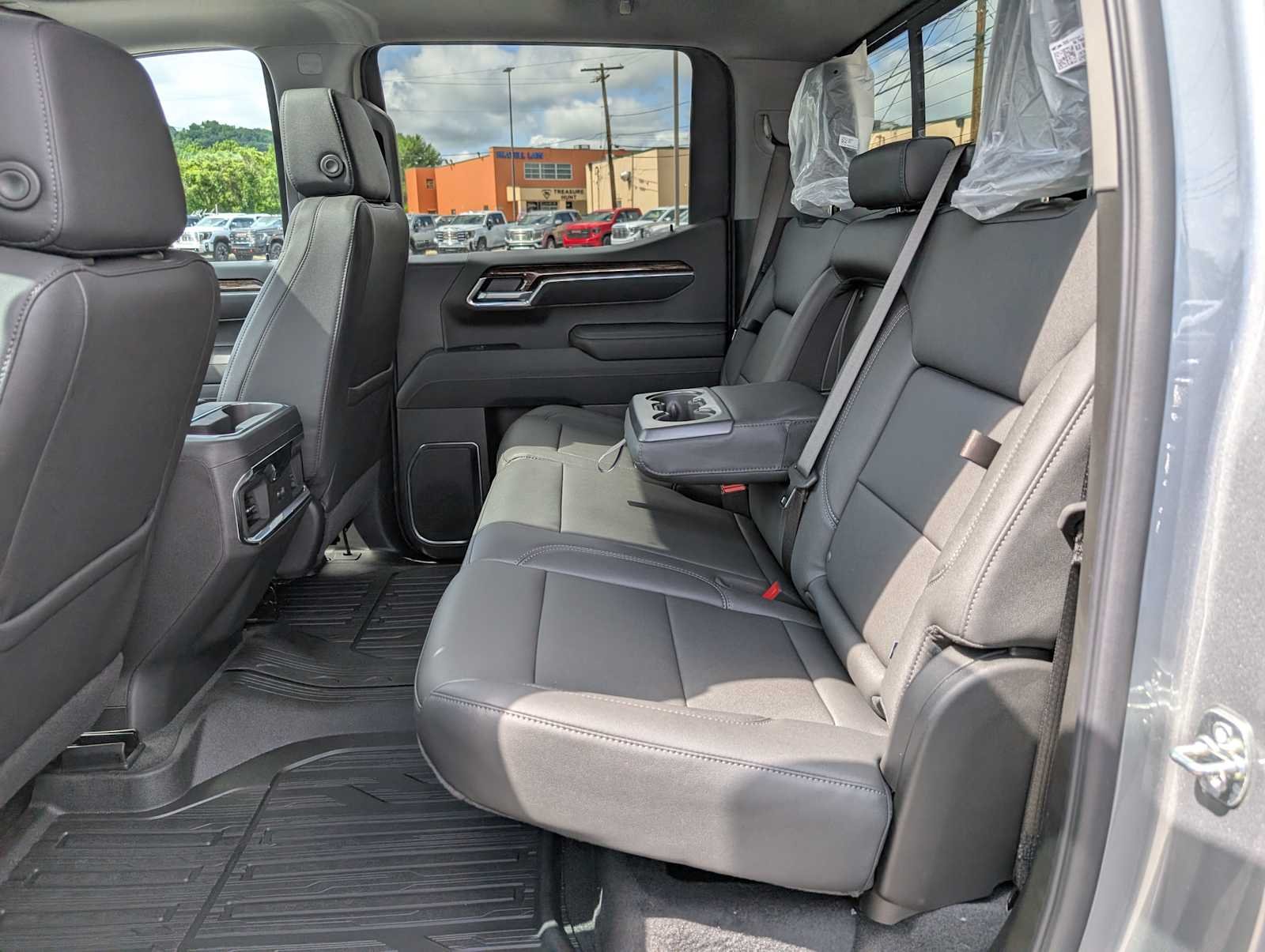 New 2026 Sterling Metallic GMC Elevation image 19
