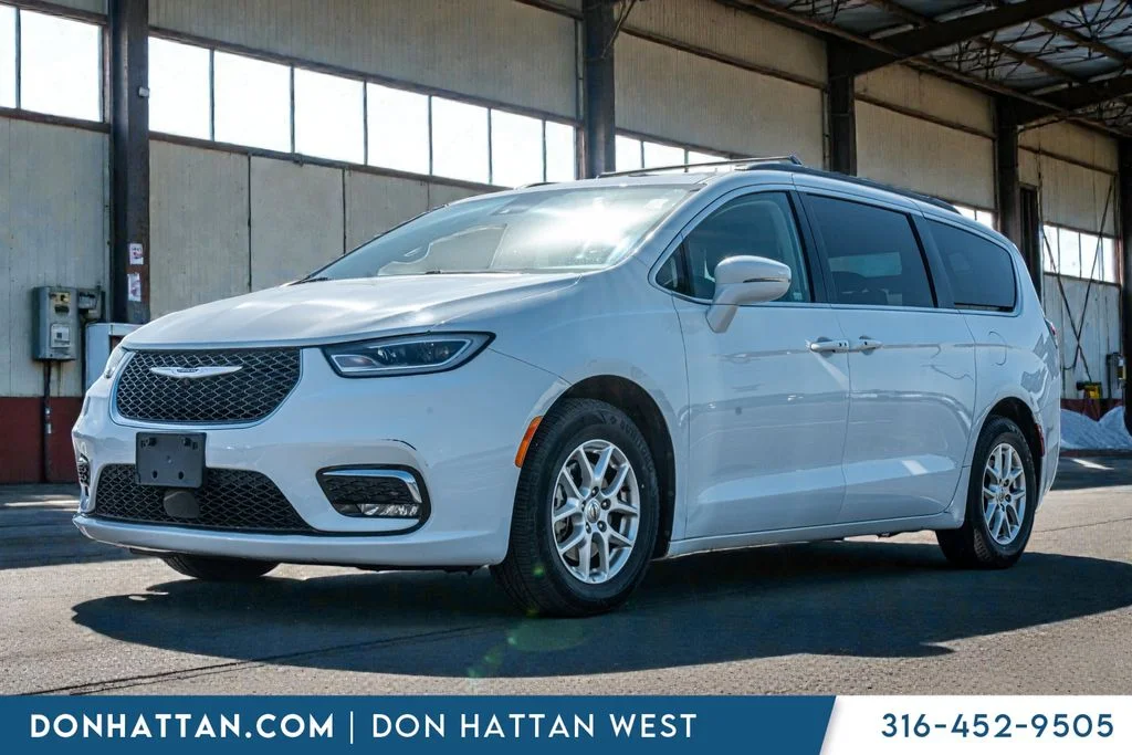 2022 Chrysler Pacifica Touring L's photo