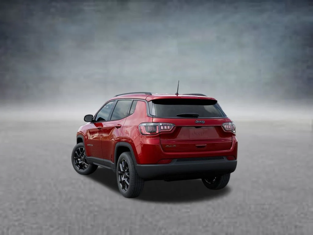 New 2026 Red Hot Pearl-Coat Exterior Paint Jeep Latitude image 3