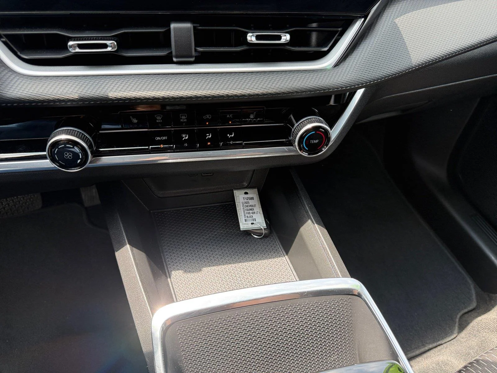 2025 Chevrolet Equinox LT - Photo 12