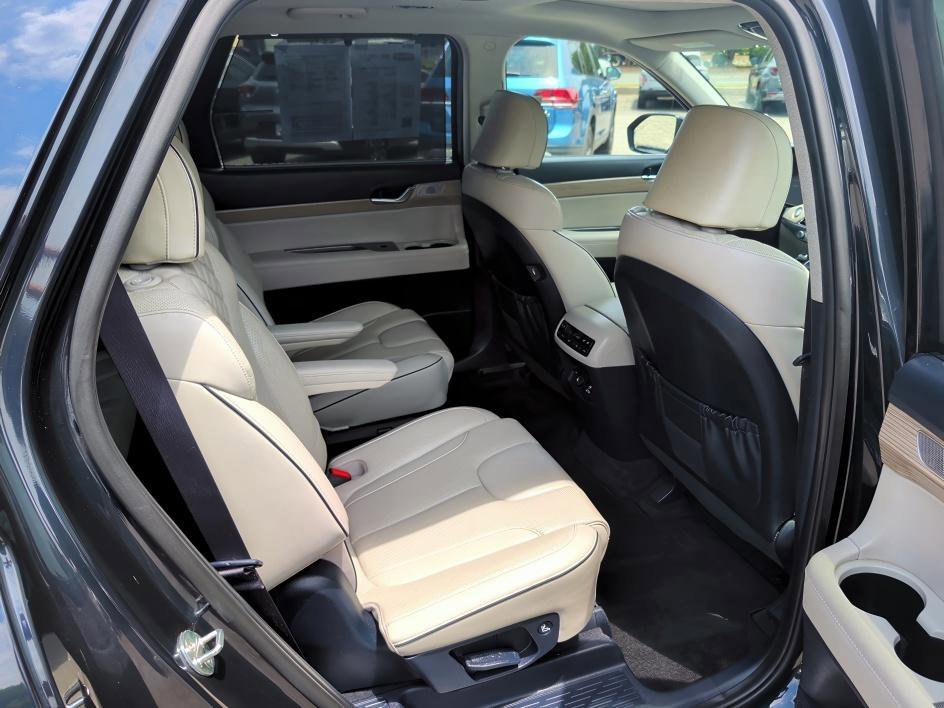 Used 2021 Moonlight Cloud Hyundai Limited image 13