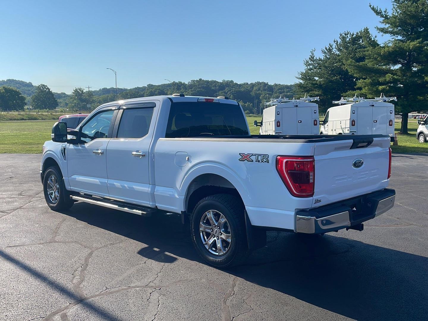Certified Used 2022 Oxford White Ford XLT image 3
