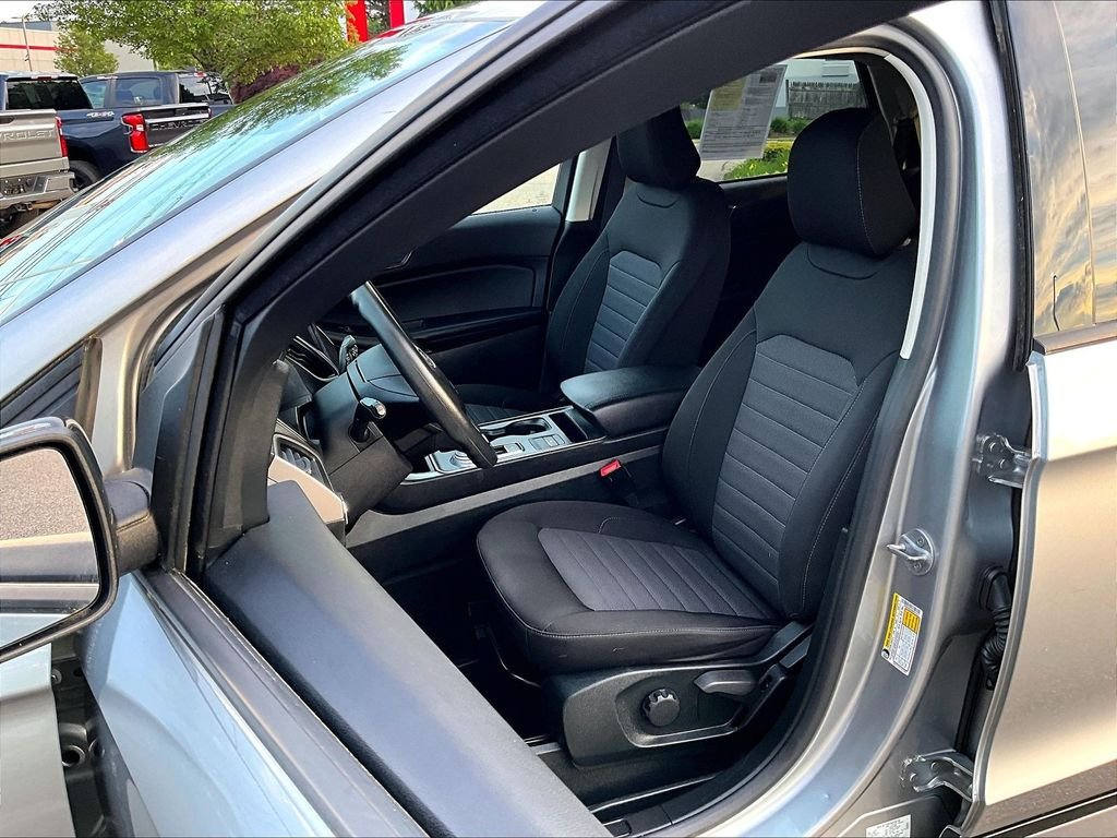 Used 2022 Silver Ford SE image 10